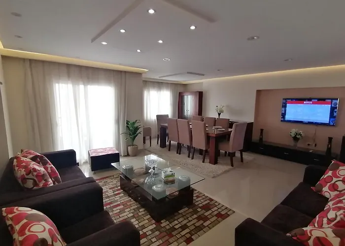 Superb & Comfy 3Bdr Apartment With Outstanding View شقة فندقية فاخرة فيو رائع للمطار