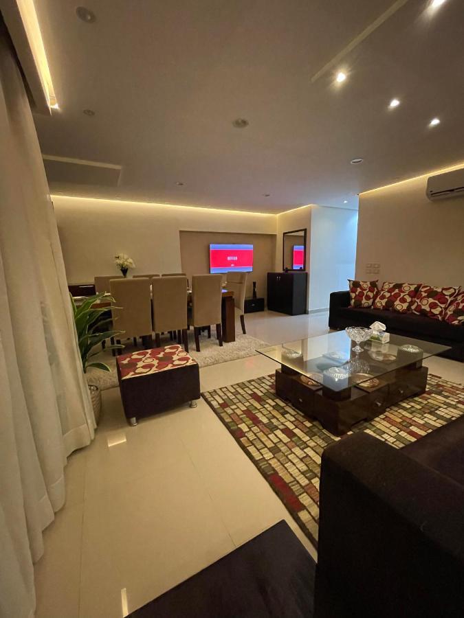 Superb View Airport Apartment *