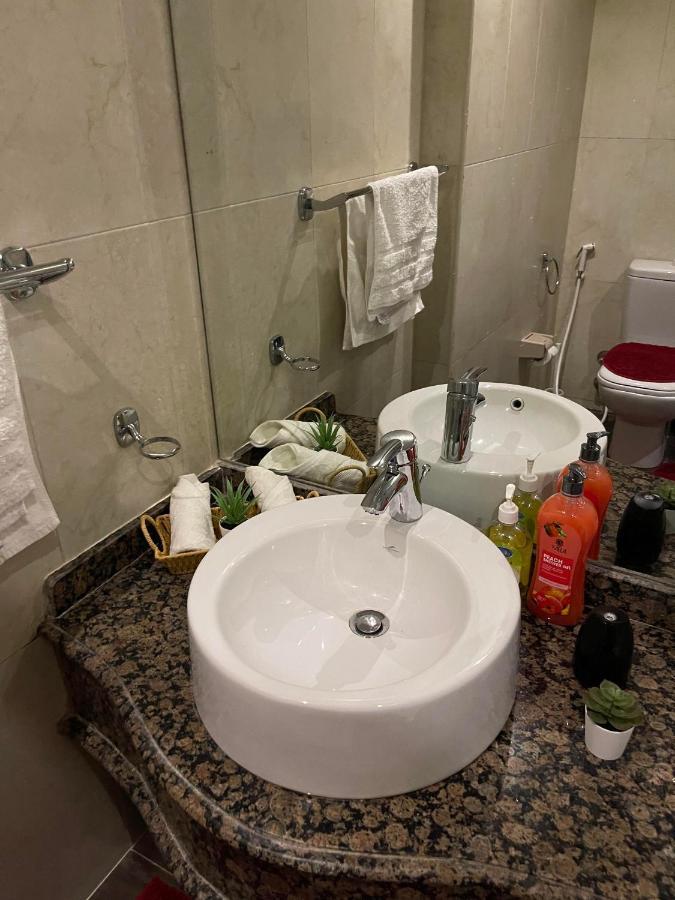 Superb View Airport Apartment *