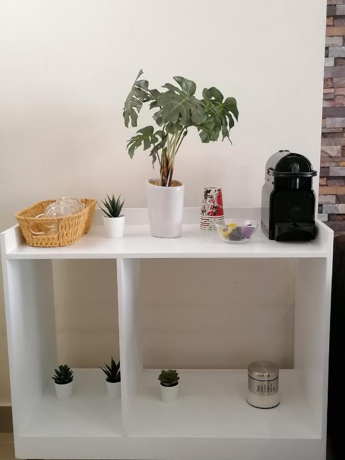 Superb View Airport Apartment
